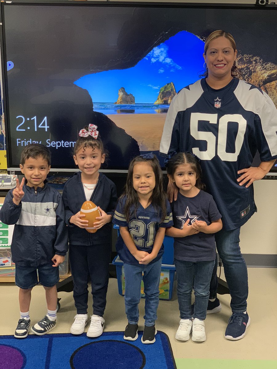 JesDiazKinkeade's tweet photo. #FootballFunday @KinkeadeECS showing Cowboys spirit! @MrsFloyd0419 @TPpayne0228 https://t.co/eV03TagXmI