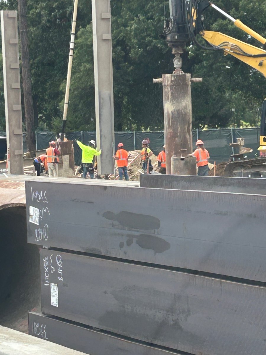 MidAmCarpenters's tweet photo. #Local54 Pile Drivers are working with our contracting partner Lorig Construction, drilling and setting sound wall supports on the central portion of the Illinois Tollway. The MACRC produces top of the line pile drivers! Good job Brothers!
#UnionProud #piledrivers https://t.co/82rmOddily