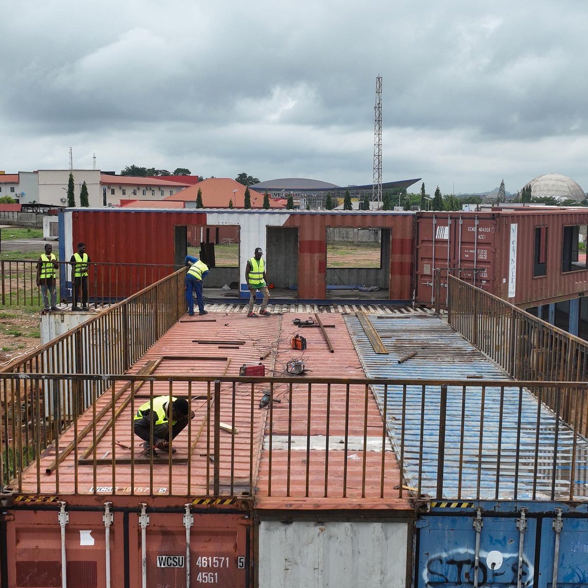 rbd_district's tweet photo. Exciting progress at Innovation Park, Igbatoro Rd, Akure! We're building eco-friendly, innovative designs for a future-forward hub. Stay tuned!
#AnmutDevelopers #RBD #InnovationHub #Akure #OndoState #BBN https://t.co/cOp2X8iudt