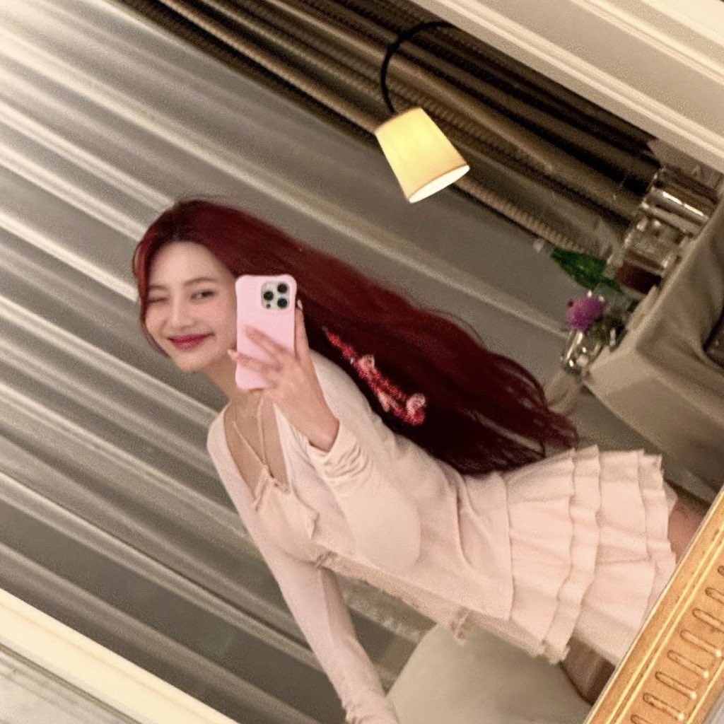 joy is such a cutie ໒꒰ྀི´ ˘ ` ꒱ྀིა