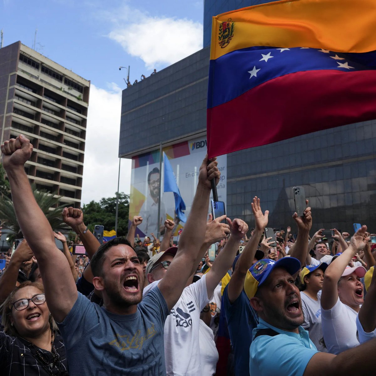 Haven't you heard more from Venezuela in weeks? It's not because anything has been solved. Venezuela is experiencing a campaign of state terrorism by Nicolás Maduro and his dictatorial military regime. 

Thread showing the current situation in Venezuela and exposing Maduro LIES: