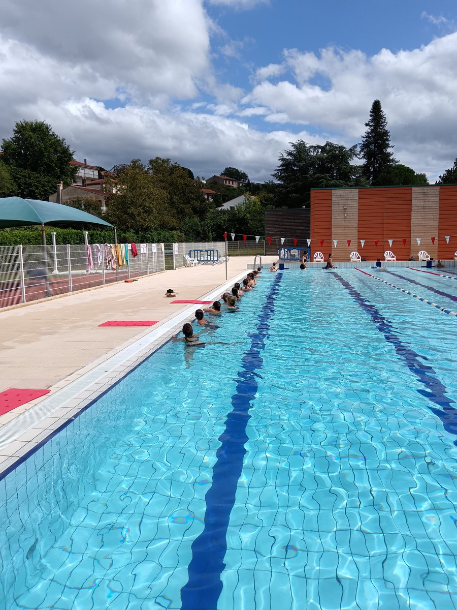 Formation aisance aquatique pour 15 PE du Tarn. Merci à toutes les collègues pour leur participation et à la piscine Taranis pour l'accueil. Maintenant nous allons pouvoir les accompagner pour la mise en œuvre dans leur bassin respectif. On y croit🏊🏊🏊. #equipeeps81