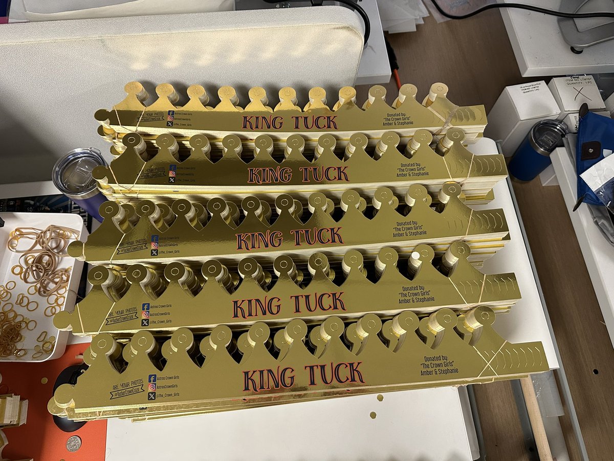 CSPMachine's tweet image. The Tucker Crown Girls are geared up! When King Tuck returns we will give away 1000+ crowns per game. Let’s all celebrate his long awaited comeback! We are in Section 153 and will try to bling out sections 152-156 and the same sections on level 200 above. #tuckercrowncraze