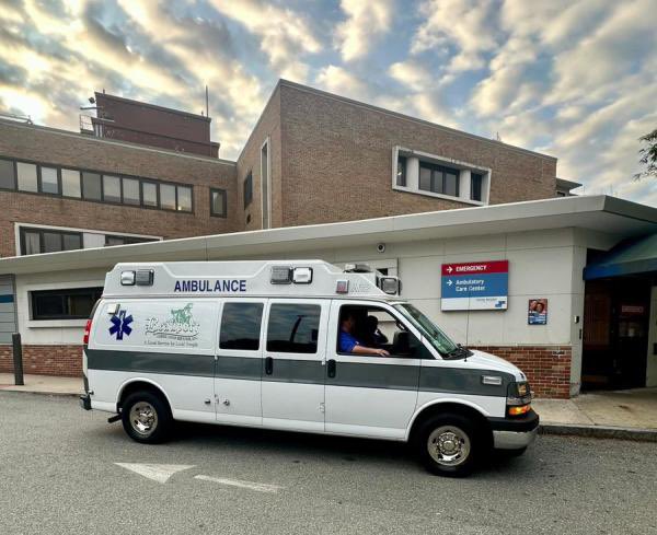 A busier-than-expected week for the stopgap ambulance company stationed outside the shuttered Carney Hospital Emergency Department since last Saturday has prompted state officials to extend the ambulance’s contract for another week dotnews.com/2024/stopgap-a…