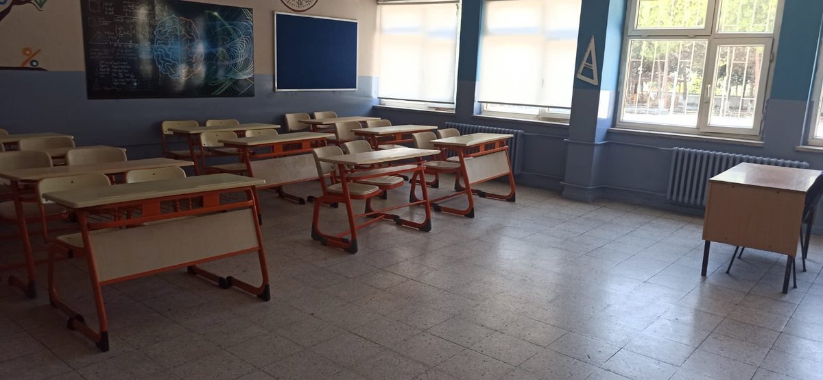 KoprubasMem's tweet photo. Vali Muzaffer Ecemiş Ortaokulumuz yaz döneminde yapılan bakım onarım çalışmalarıyla eğitime hazır.Öğrencilerimizi bekliyoruz.
@Okullar Hazır 
⁦@m_ugurelli⁩ 
⁦@tcmeb⁩ https://t.co/DtCK95uCE2