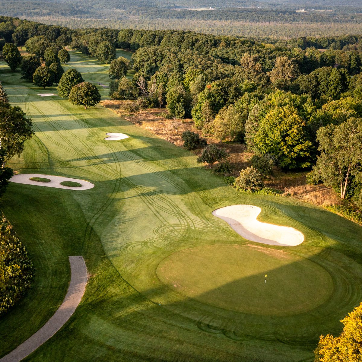 wiscogolfaddict's tweet photo. A few shots from last month’s visit to @BOYNE_Golf in upper #Michigan. If you’ve been, what’s your favorite resort and course at #Boyne?

#boynegolf #countryclubofboyne #golf #Michigan #bayharborgolfclub @Boyne_Mountain #boynemountain #boynehighlands https://t.co/BoFGMe1T5m