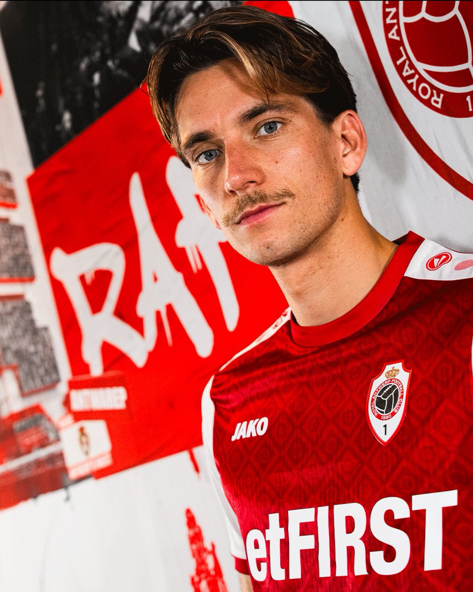 Moenske's tweet photo. Dennis Red Magic #RAFC #Praet @official_rafc https://t.co/fjtujVxI6n
