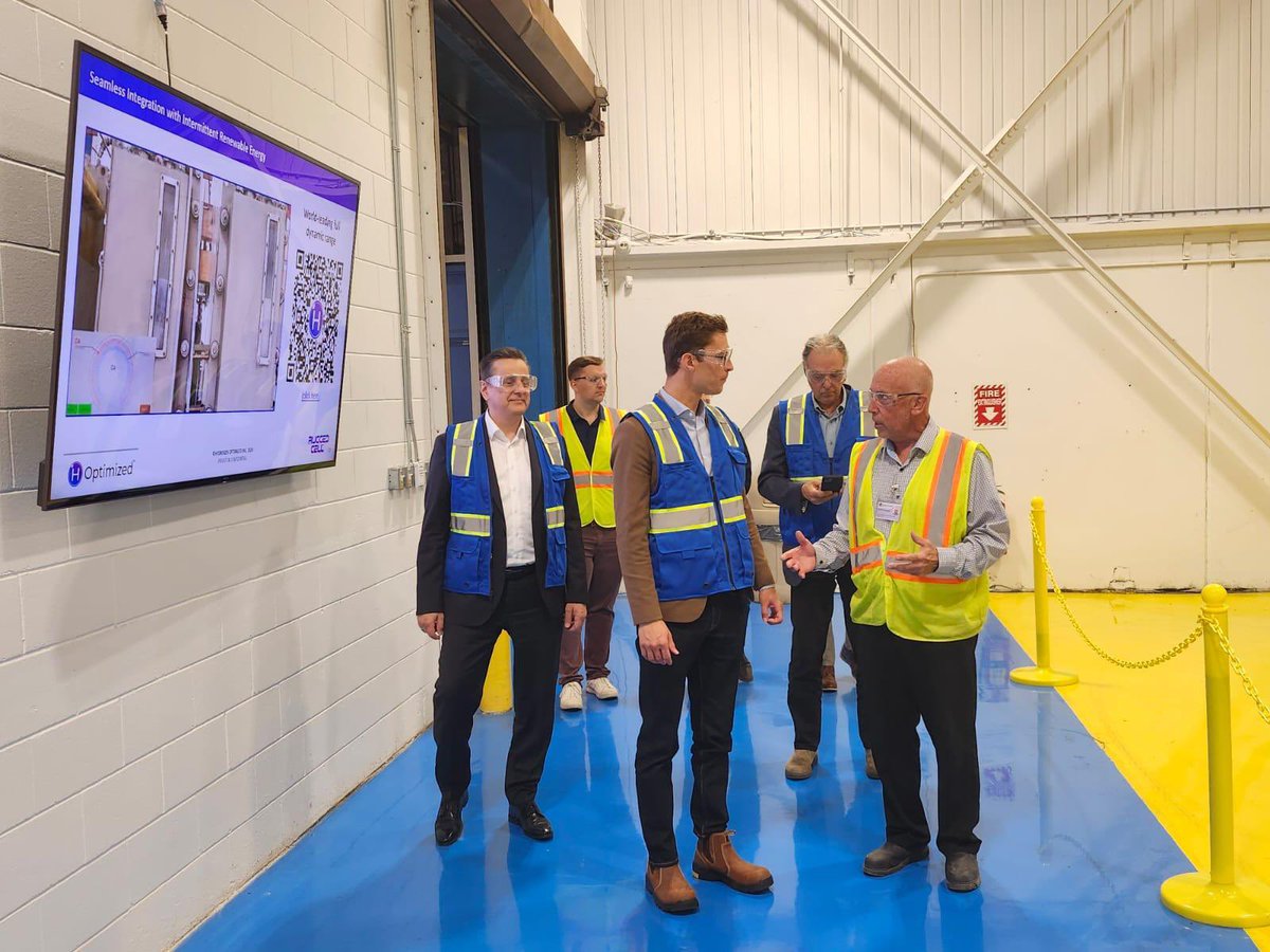 samoosterhoff's tweet image. Good to visit @h_optimized in Owen Sound with @rickbyersmpp and Mayor @ian_boddy! 

Their electrolysis technology is contributing to Ontario’s leadership in the low-carbon hydrogen sector, creating well-paying jobs, and delivering clean, reliable, and affordable energy.