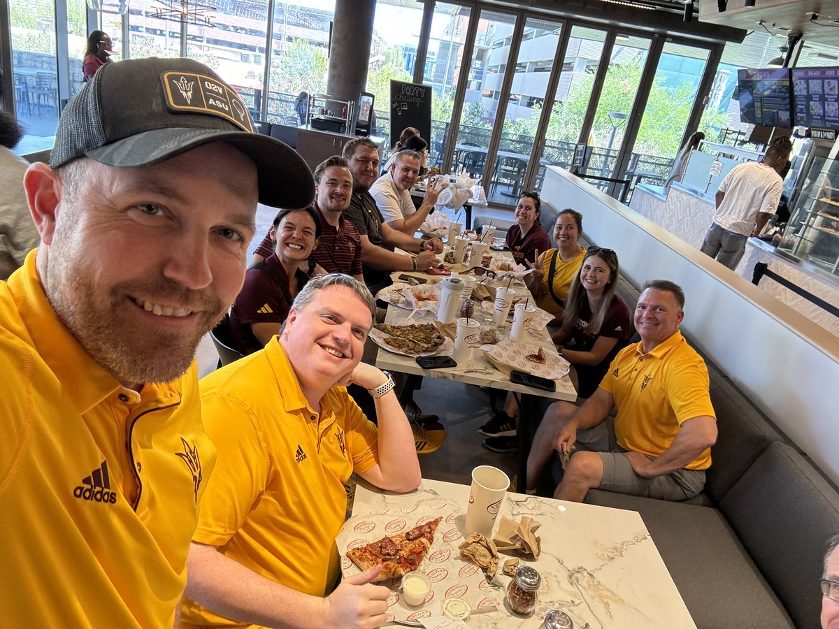 Joining forces with our awesome <a href="/TheSunDevils/">Arizona State Sun Devils</a> facility staff to use our NILS (names, images, likenesses, and stomachs) to support one of our Sun Devil sponsors <a href="/VeneziasPizza/">Venezia's Pizzeria</a> 

🍕 😋 

🔱 ⬆️