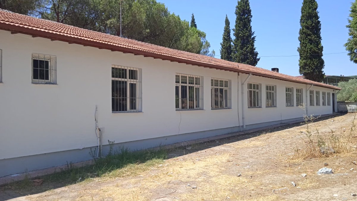 KoprubasMem's tweet photo. Şehit Hikmet Güler Anadolu İmam Hatip Lisesi yaz döneminde yapılan büyük onarım çalışması ile eğitime hazır.Öğrencilerimizi bekliyoruz.
@Okullar Hazır 
⁦@m_ugurelli⁩ 
⁦@tcmeb⁩ https://t.co/zttc2cteAZ