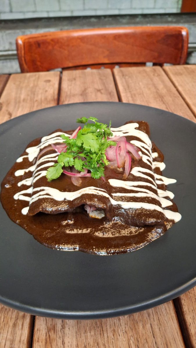 ¡Disfruta de tu #menúdeldía favorito!

ENTRADA: Sopa con mix de vegetales
FUERTE: Enmolada con conejo

¡Feliz #Viernes!
.
.