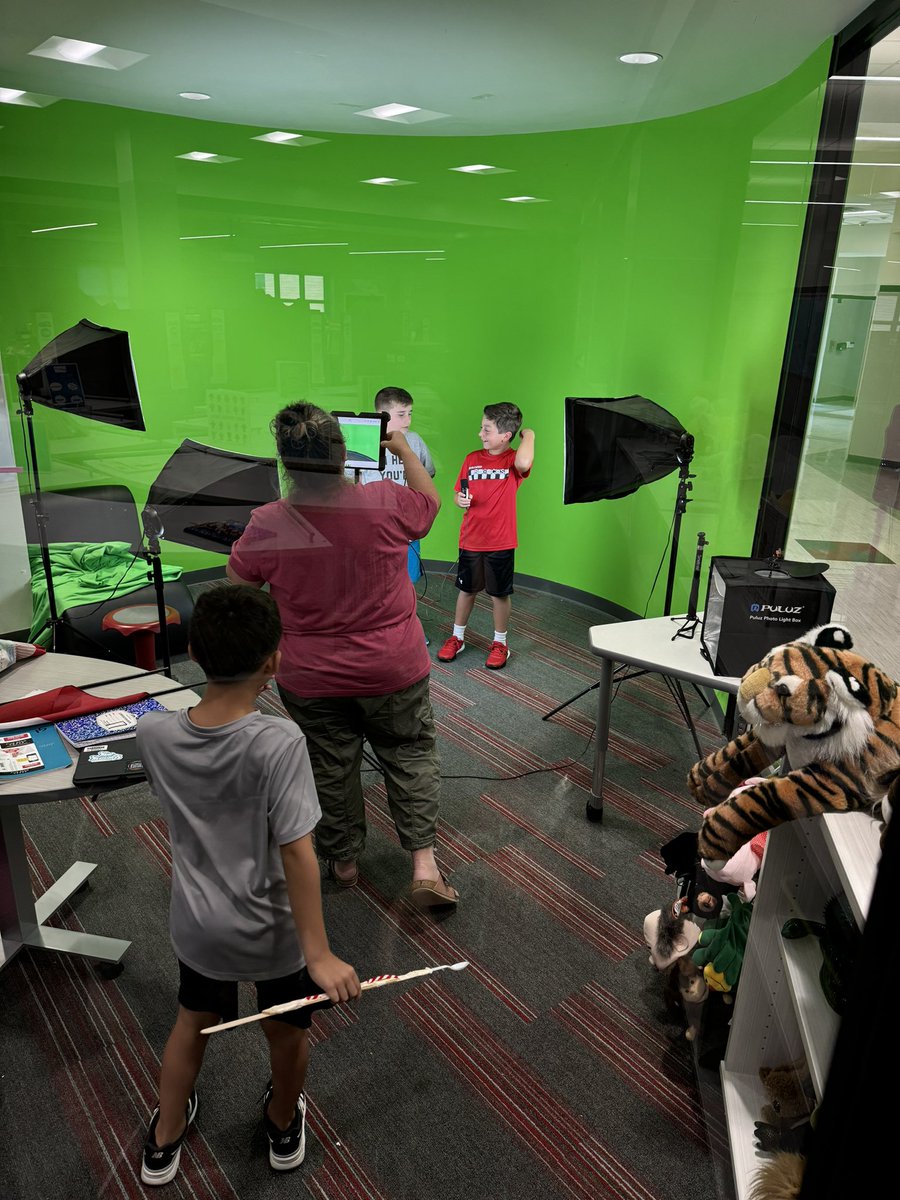 55TopDog's tweet photo. TDs spent some time with @librarygal67 in the STEM green screen room recording our commercials for our STEM  backscratchers! @STEMKimLISD @BridlewoodES https://t.co/R4LPbWVhXb