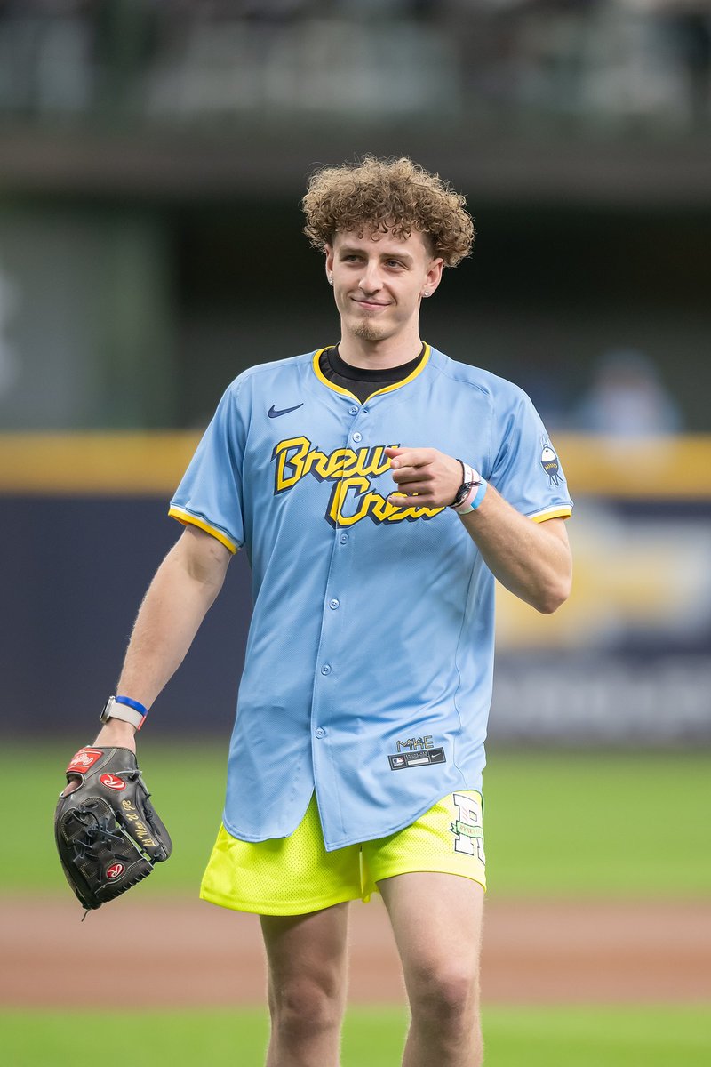 Milwaukee Brewers tweet media