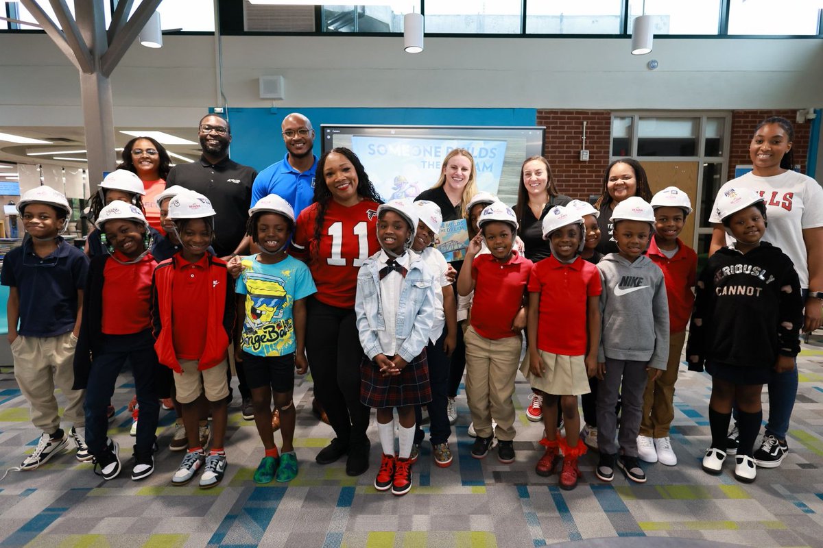 Derrick Henderson, MPA, Senior Engagement Manager for Atlanta, GA, and the team from Beazer Homes, joined 40 second graders at the Barack and Michelle Obama Academy for a morning of engaging activities.
#BuildingTalentFoundation
#BTF
#BeazerHomes
#APS
#AtlantaPublicSchools