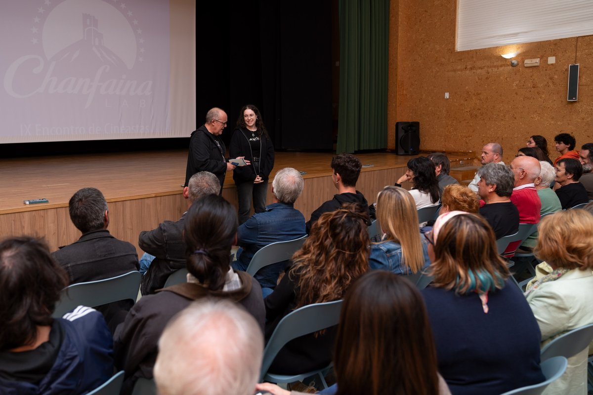 Pois tralas presentacións, a visita cultural desta tarde e a Eira de Cineastas... podemos dicir que o IX @Chanfainalab está en marcha. Mañá e pasado agárdannos dous días moi intensos. acortar.link/1vIkTg