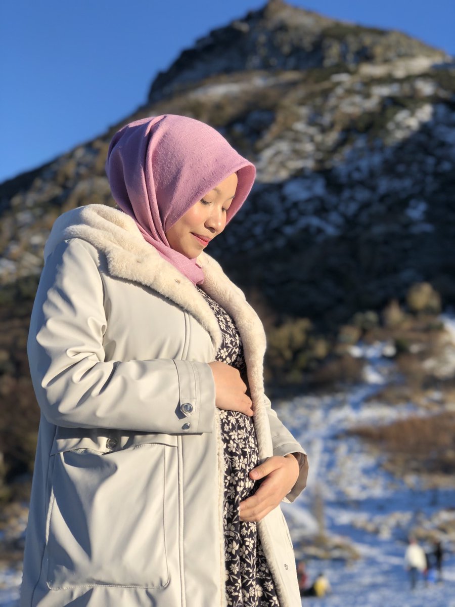 ezzahnor's tweet image. Top 10 skincare products yang selamat digunakan untuk ibu hamil 🤍🕊

-A thread