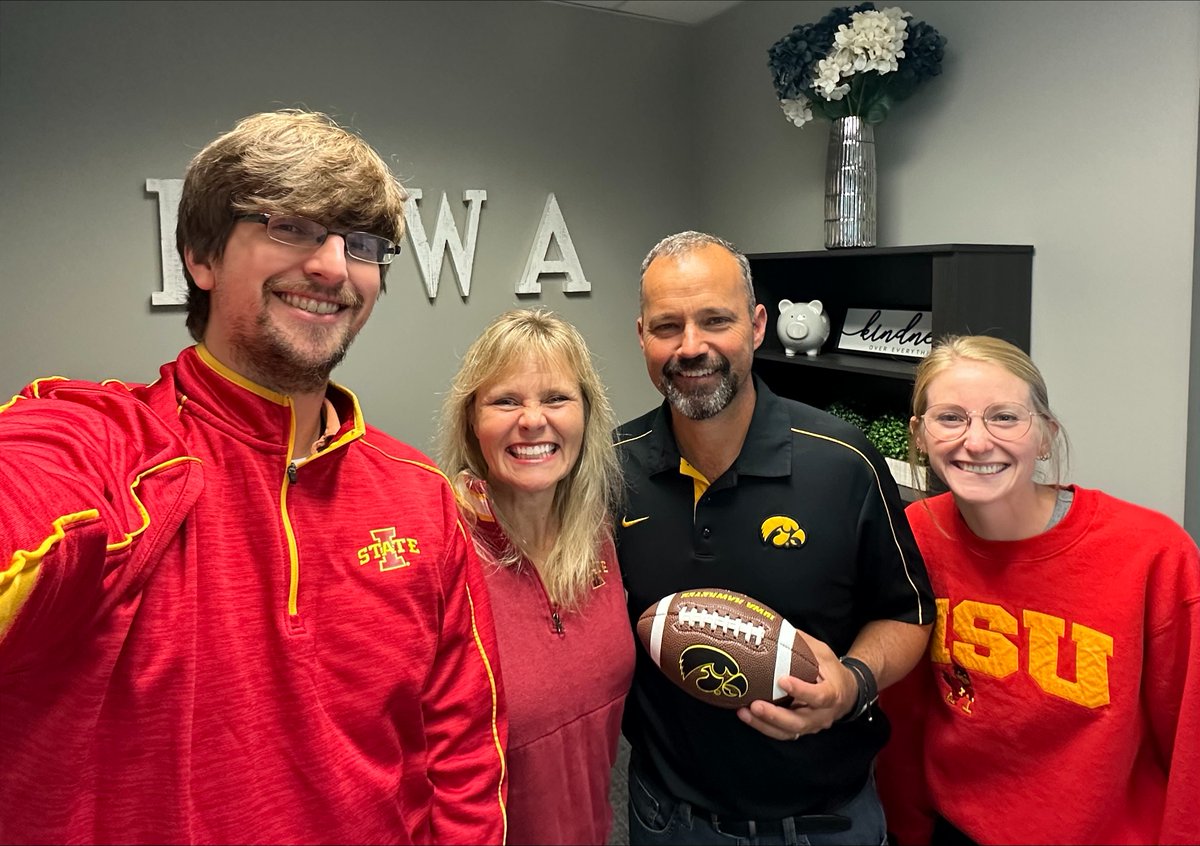 TimDerouin's tweet photo. Team Derouin is ready for the Cy-Hawk game! 🏈 

What will you be wearing tomorrow? 💛 🖤 Black and gold or red and gold? ❤️ 💛 https://t.co/YME4AB7NnI