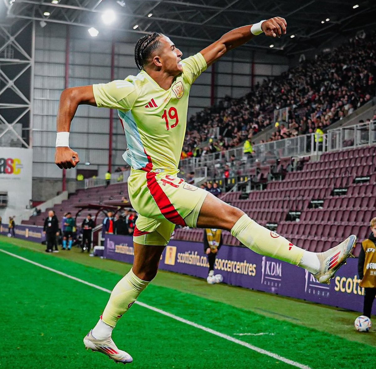 LufcZovic's tweet photo. This is just the beginning 🇪🇸 🐐 

Sending my condolences to the championship. 

#LUFC https://t.co/qMZPOq7Bd9