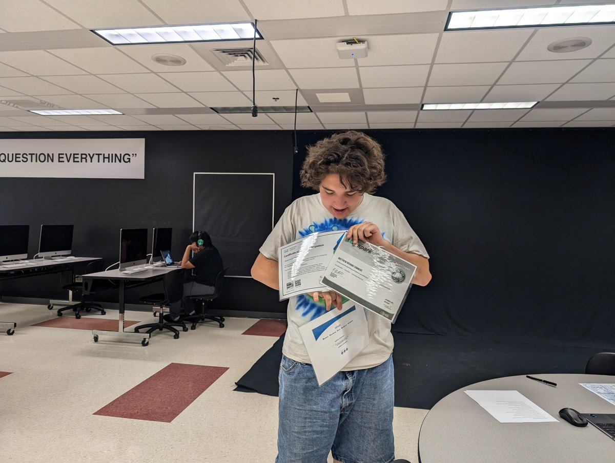 iTech_InfoTech's tweet image. File this under &quot;Oh poor me, I accomplished so much in the first three weeks, I can&apos;t hold all my certificates...&quot;

@iTECH_College
#HandsOnTraining #LearnITatiTECH