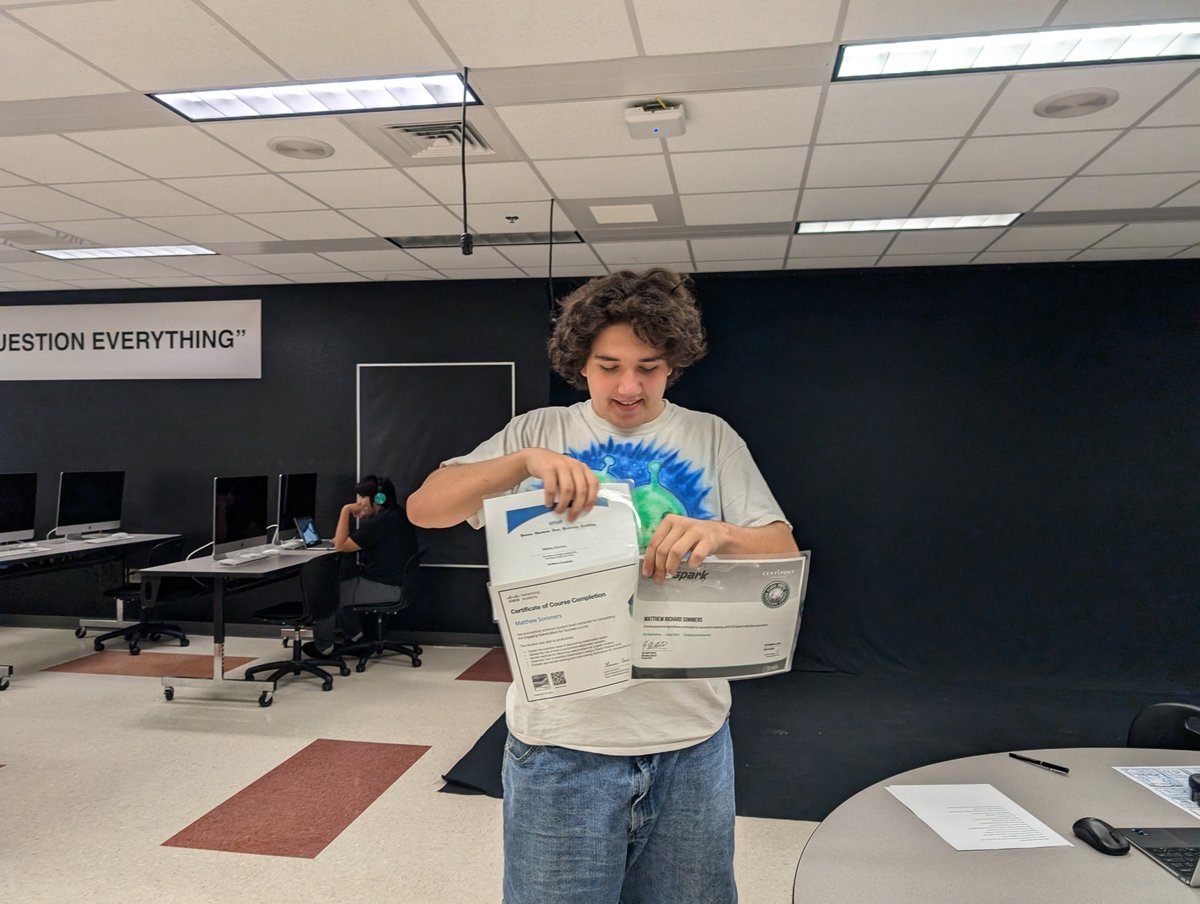 iTech_InfoTech's tweet image. File this under &quot;Oh poor me, I accomplished so much in the first three weeks, I can&apos;t hold all my certificates...&quot;

@iTECH_College
#HandsOnTraining #LearnITatiTECH