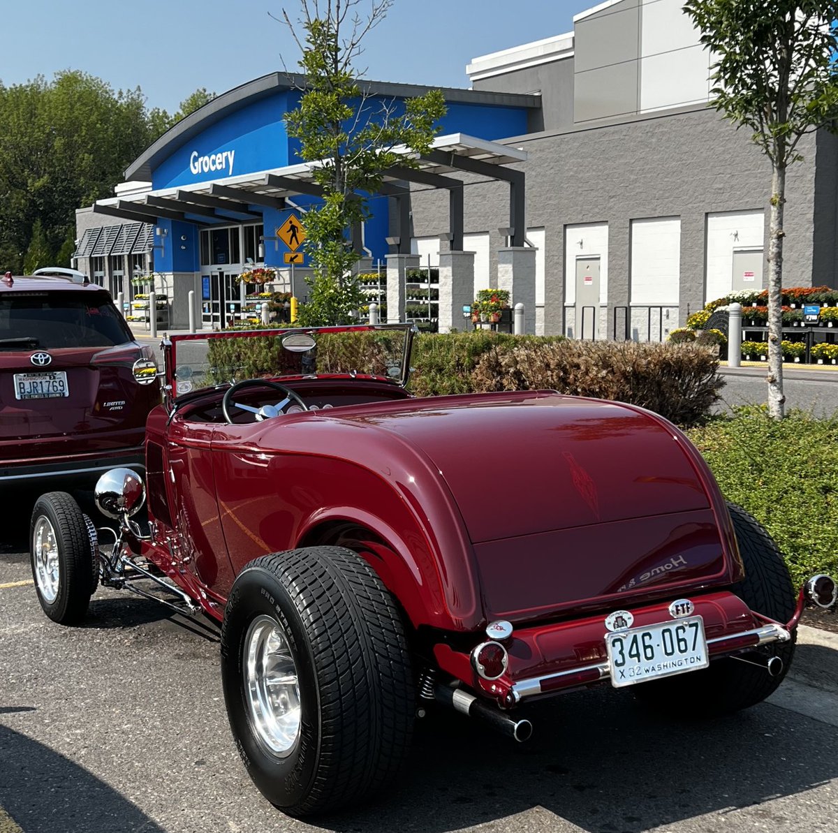 NancyPettit's tweet photo. Classic find at WallyWorld! #ilikecars #oldie https://t.co/CBcRhFDpBp
