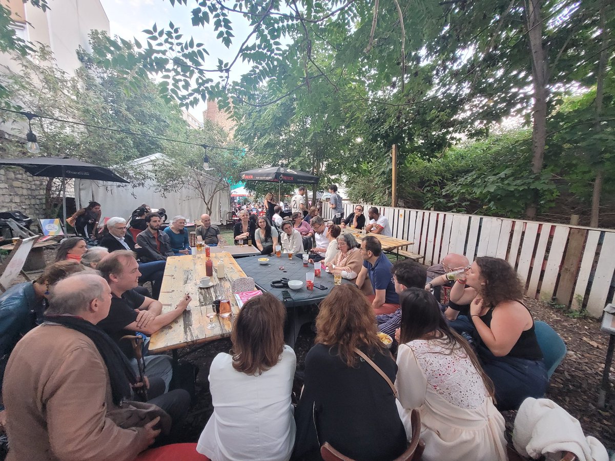 Pot de rentrée dynamique et motivant chez les Écologistes de Montreuil 🌻 merci à celles et ceux qui nous rejoignent pour faire vivre la justice sociale et écologique !