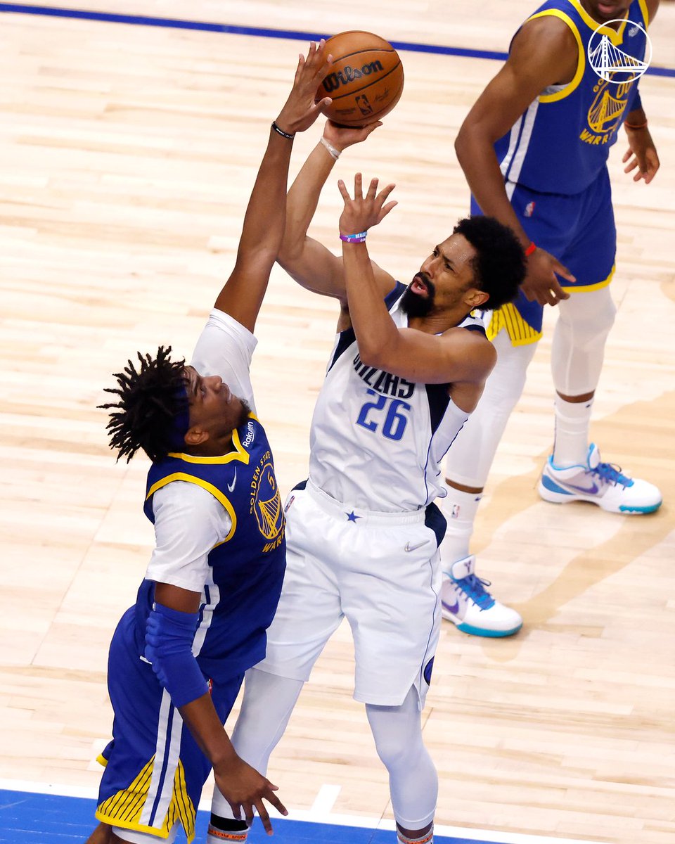 warriors's tweet image. ⚠️WARNING⚠️

Do not get in Looney&apos;s way.

#NBADefenseWeek