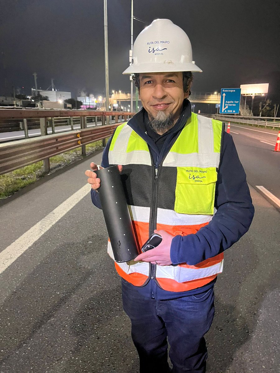 Ruta del Maipo sigue con I+D+i en Proyecto FiTyre, ahora en la sensorización después de colocación de mezclas asfálticas SMA. Fundamental la medición en tiempo real de temperatura y deflexión de los pavimentos, gracias al equipo Universidad Frontera <a href="/gvaldes76/">Gonzalo Valdés</a> y Bitumix <a href="/cridiaz/">Cristián Díaz</a>