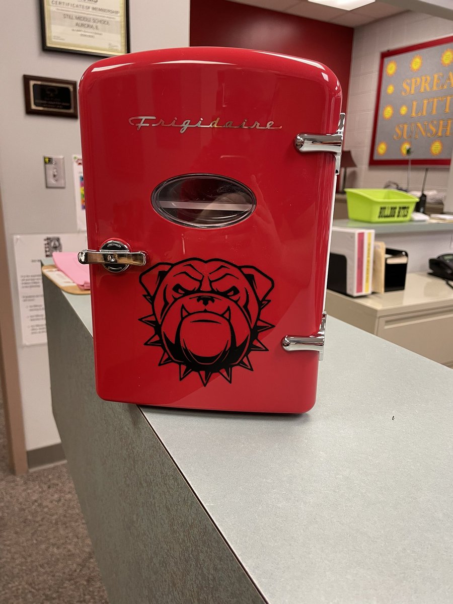Coming next week…FIVE mini fridges raffled off to our fundraiser participants! Will you be in the raffle? Please consider donating at store.ipsd.org/#!/products/E5…

HAVE A GREAT WEEKEND BULLDOGS!
