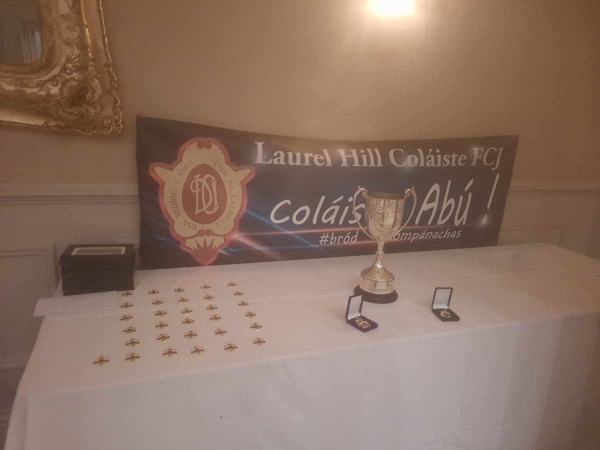 Laurel Hill Coláiste tweet media