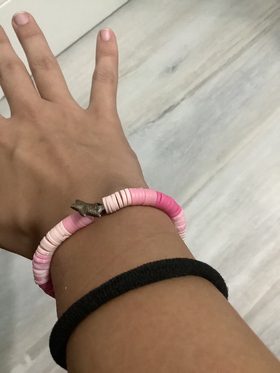 mirar qué pulsera me hizo, la amoo😭😭