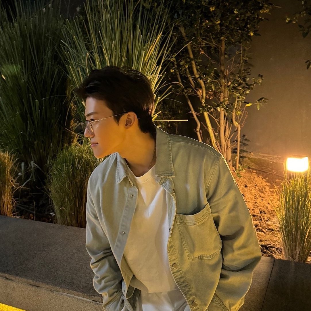 cheeseiei's tweet photo. เชี่ยยยยยยย กูไม่ไหวกับลุคนี้ ฮอตเนิร์ดจัดๆ https://t.co/Zan2FuiEXG