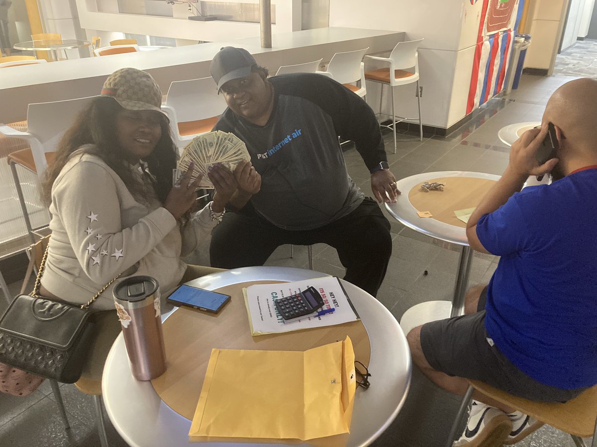 cwa7250's tweet photo. CWA 7250 Call Center workers in MN raised over $400 for @CWAUnion District 3 Strikers today! 
SOLIDARITY IS STRENGTH! 

#attstrike 
#CWAStrong https://t.co/pV1srClgVm