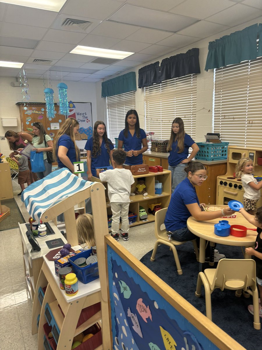 AbcsWithMissT_'s tweet photo. Open House was a success!! We are so excited for preschool to start next week. 🥰 @DHSHappenings @VCSCTE https://t.co/2SW8c4TXSB