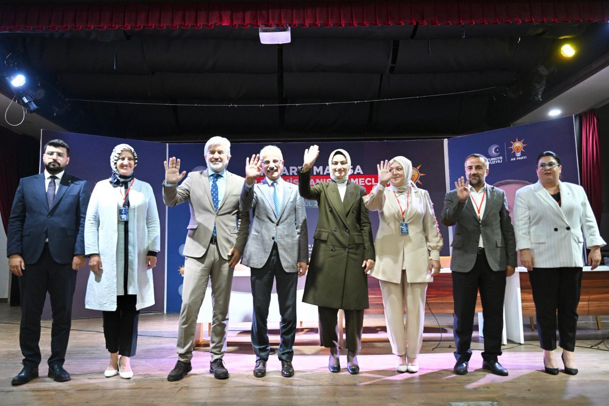 Genişletilmiş Manisa İl Danışma Meclisi Toplantımızı Ulaştırma ve Altyapı Bakanımız Sn <a href="/a_uraloglu/">Abdulkadir URALOĞLU</a> nun katılımı ile gerçekleştirdik. 

Her geçen gün büyüyen AK Kadrolarımız ile Cumhurbaşkanımız Sn <a href="/RTErdogan/">Recep Tayyip Erdoğan</a> ‘ın liderliğinde ülkemize ve milletimize hizmet etme gayretindeyiz.