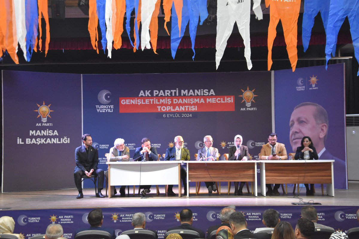 Divan Başkanı olarak görev yaptığım Manisa İl Danışma Meclisi toplantımız Partimiz, teşkilatımız ve Manisa’mız için hayırlara vesile olsun.