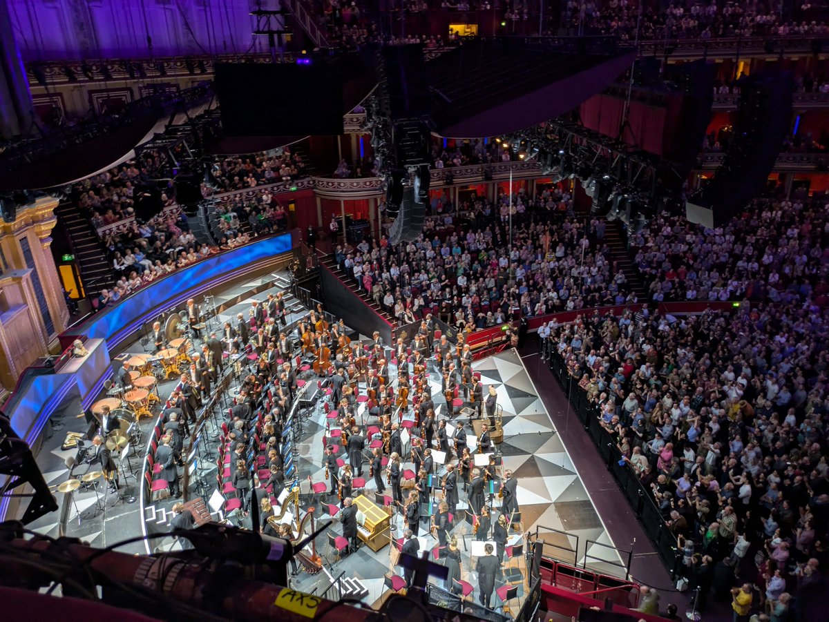 Wow, what a performance of Mahler 6 from the @BRSO and Simon Rattle!! Some especially fantastic Tuba playing, really good stuff! It's been a great <a href="/bbcproms/">BBC Proms</a> season!