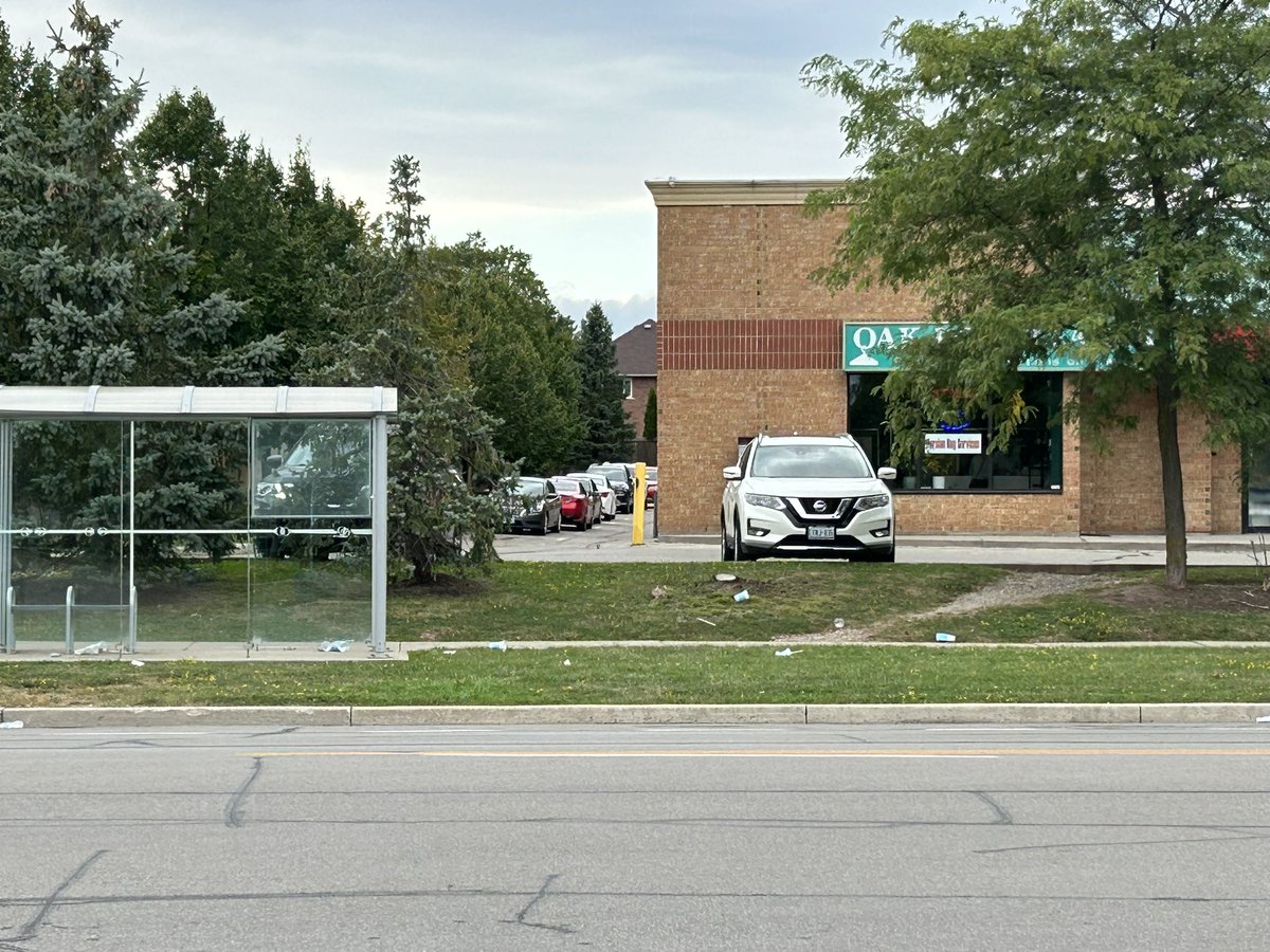 IanStark6's tweet photo. @townofoakville can we please get a trash can at River Glen and Sixth Line bus stop https://t.co/GoTsyPatY6