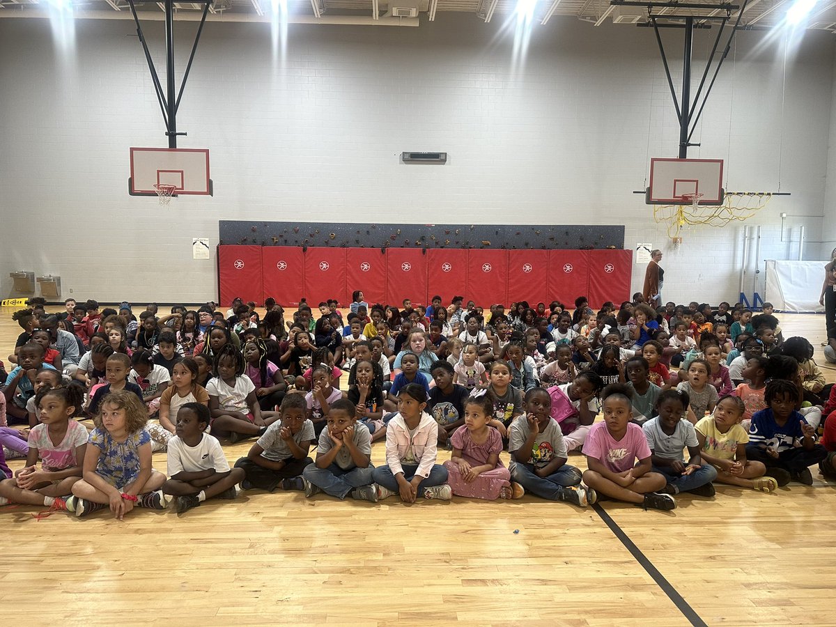 BrookParkElem's tweet photo. Our first convocation of the year! Today we reviewed iReady beginning of the year data and celebrated our most PRODUCTIVE students of the month. #brookpark #beproud #R.I.D.E.🐻🌊 https://t.co/wORsswaNXl