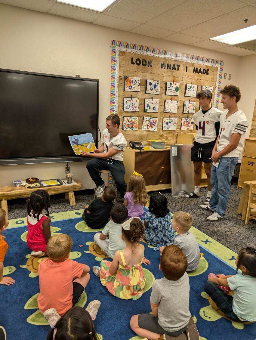 CommunityDv's tweet image. Copper Creak Preschool had special visitors during class. Mountain Ridge football players came and read to our preschoolers. What a treat! @mountainridgefootball @dvusd #wevegotwhatyouwant