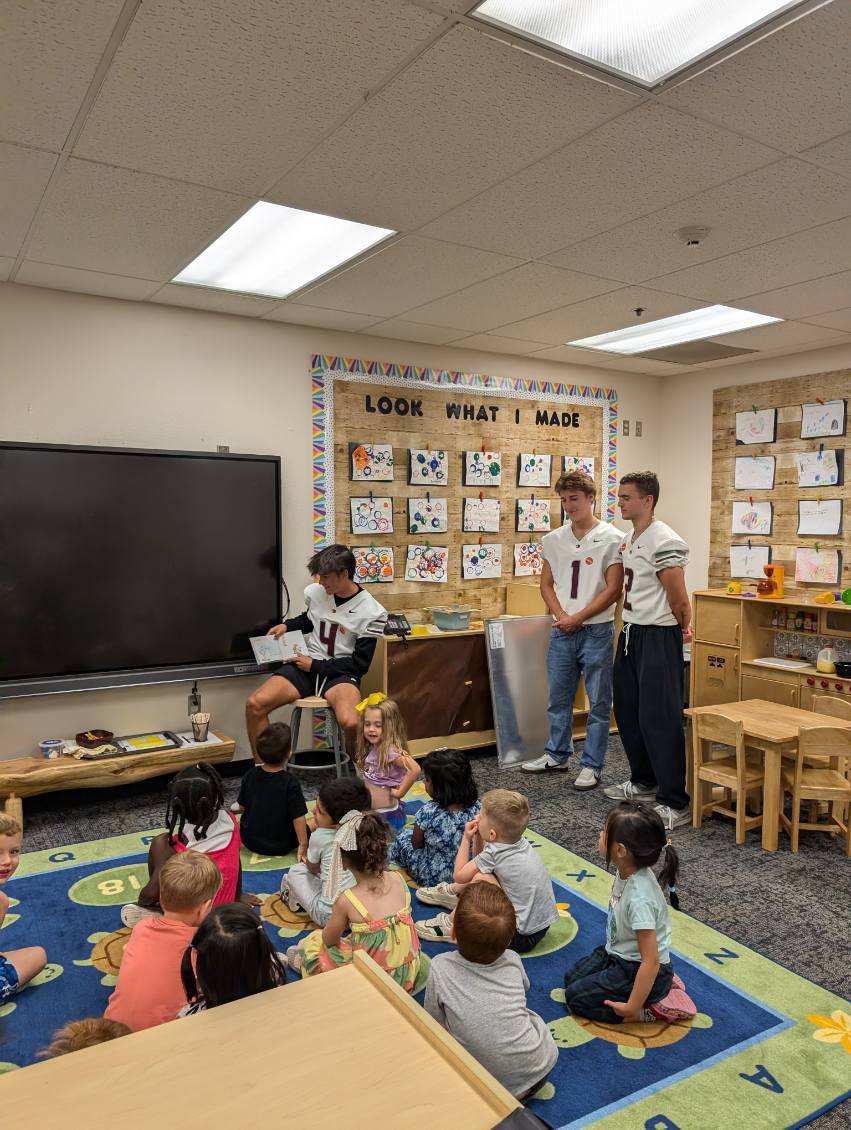 CommunityDv's tweet image. Copper Creak Preschool had special visitors during class. Mountain Ridge football players came and read to our preschoolers. What a treat! @mountainridgefootball @dvusd #wevegotwhatyouwant