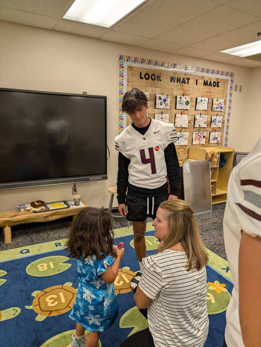 CommunityDv's tweet image. Copper Creak Preschool had special visitors during class. Mountain Ridge football players came and read to our preschoolers. What a treat! @mountainridgefootball @dvusd #wevegotwhatyouwant