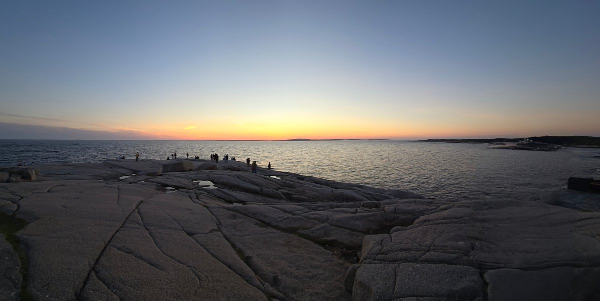 Exciting first week done as I start my <a href="/KillamTrusts/">KillamLaureates</a> Postdoctoral Fellowship with <a href="/DalhousieChem/">Dalhousie Chemistry</a> and the @dasoglab! So many lovely, supportive people, exciting prospective projects...and some pretty epic views!
