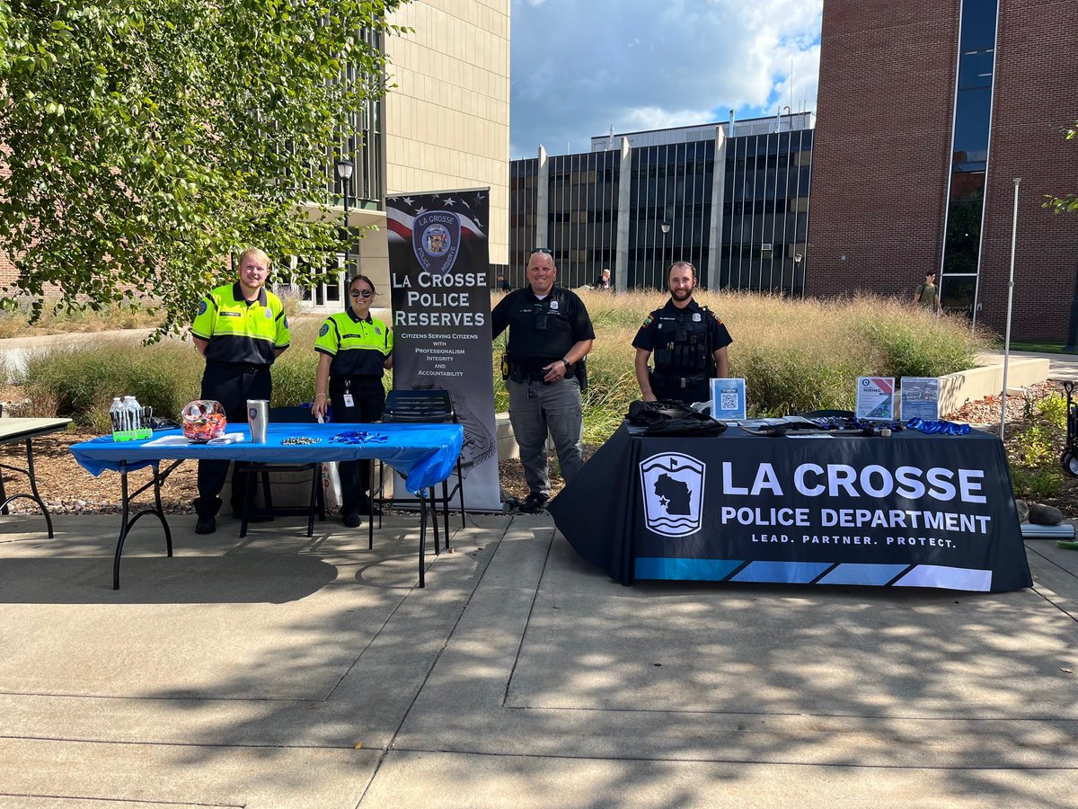 Lacrossepolice's tweet photo. Come say hi to us at UWL Eagle Fest! Our officers and police reserves will be there until 7:30pm. #joinlcpd #uwl https://t.co/uFn1ndiXmf