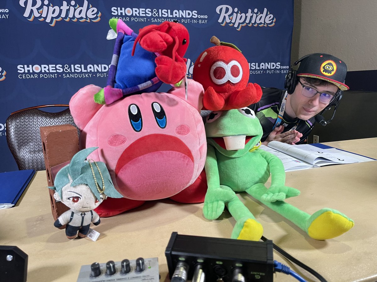 SplatFufu's tweet image. Kermit grew teeth