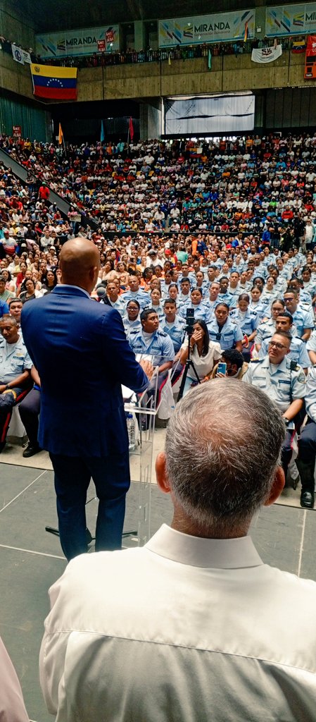 Nuestro hermano  Héctor Rodríguez nos deja en cada mensaje las fuerzas para seguir adelante. Dios lo bendiga en su nueva etapa dentro de la Revolución .
<a href="/NicolasMaduro/">Nicolás Maduro</a> 
<a href="/HectoRodriguez/">Héctor Rodríguez C.</a>