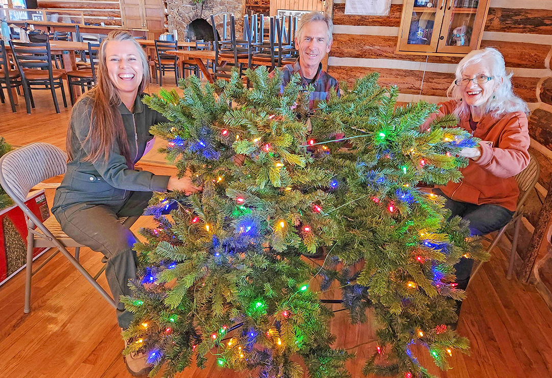 AURanches's tweet photo. Are you looking to give back this holiday season? Think about attending Christmas Camp December 21–27 at the A/U Ranches as a volunteer! Learn more at https://t.co/TxDqC4mXMX https://t.co/NJWD1vNkGn