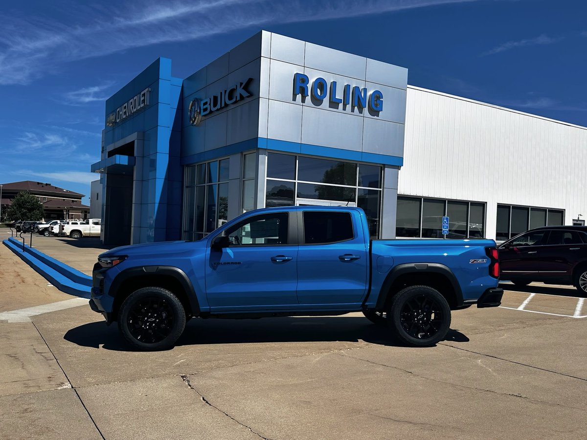 RolingMotors's tweet image. 🚗✨ Check out this SHARP 2024 Chevy Colorado! Ready to elevate your drive? 🌟 Give us a call at 319-352-1650 to schedule your test drive today!

See more details here 👉 jerryroling.com/VehicleDetails…

#ChevyColorado #DriveInStyle #TestDriveReady