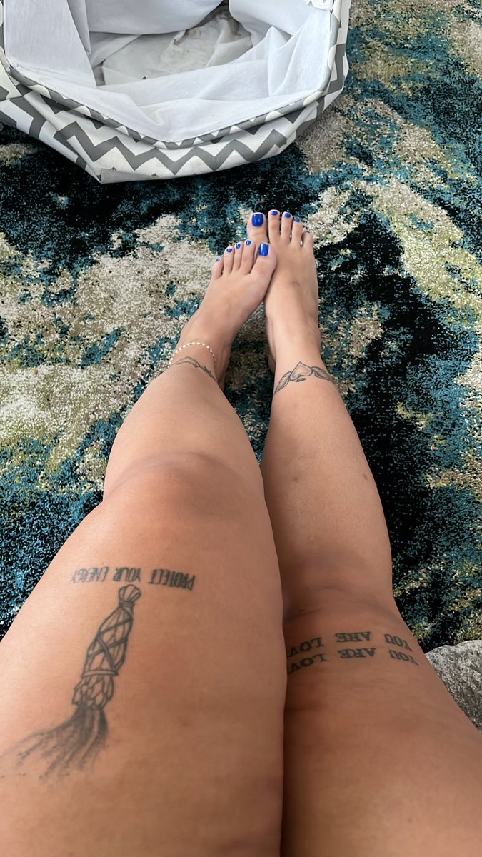 Painted my own toes how’d I do? #feet #pedicure #FOOTFETİSH #cutefeet #bigfeet #prettyfeet #footworshi̇p #toes #heels #feetworshi̇p