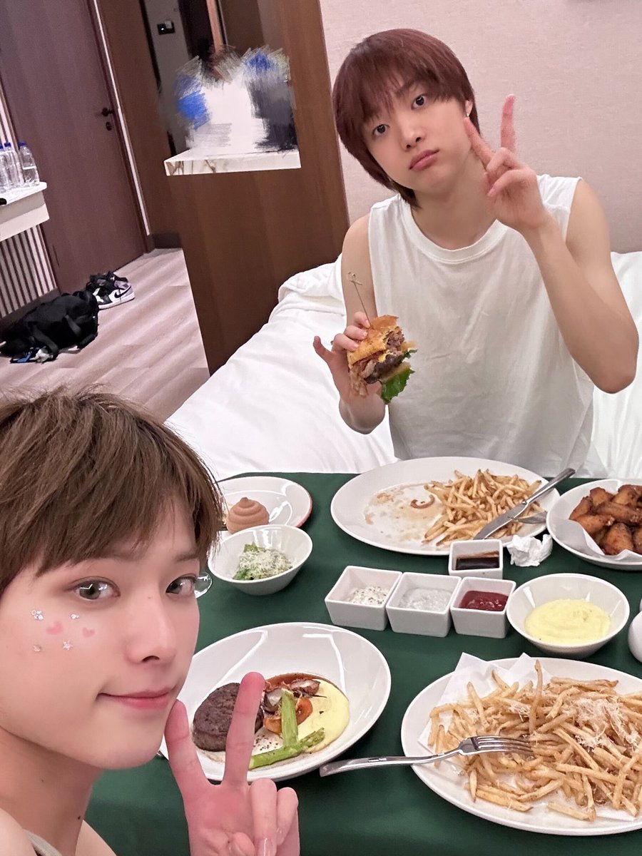 xharua's tweet photo. EJ-kun! Happy birthday~ ❤️

The vibe you carry makes me always feel happy! https://t.co/QciWD36goU